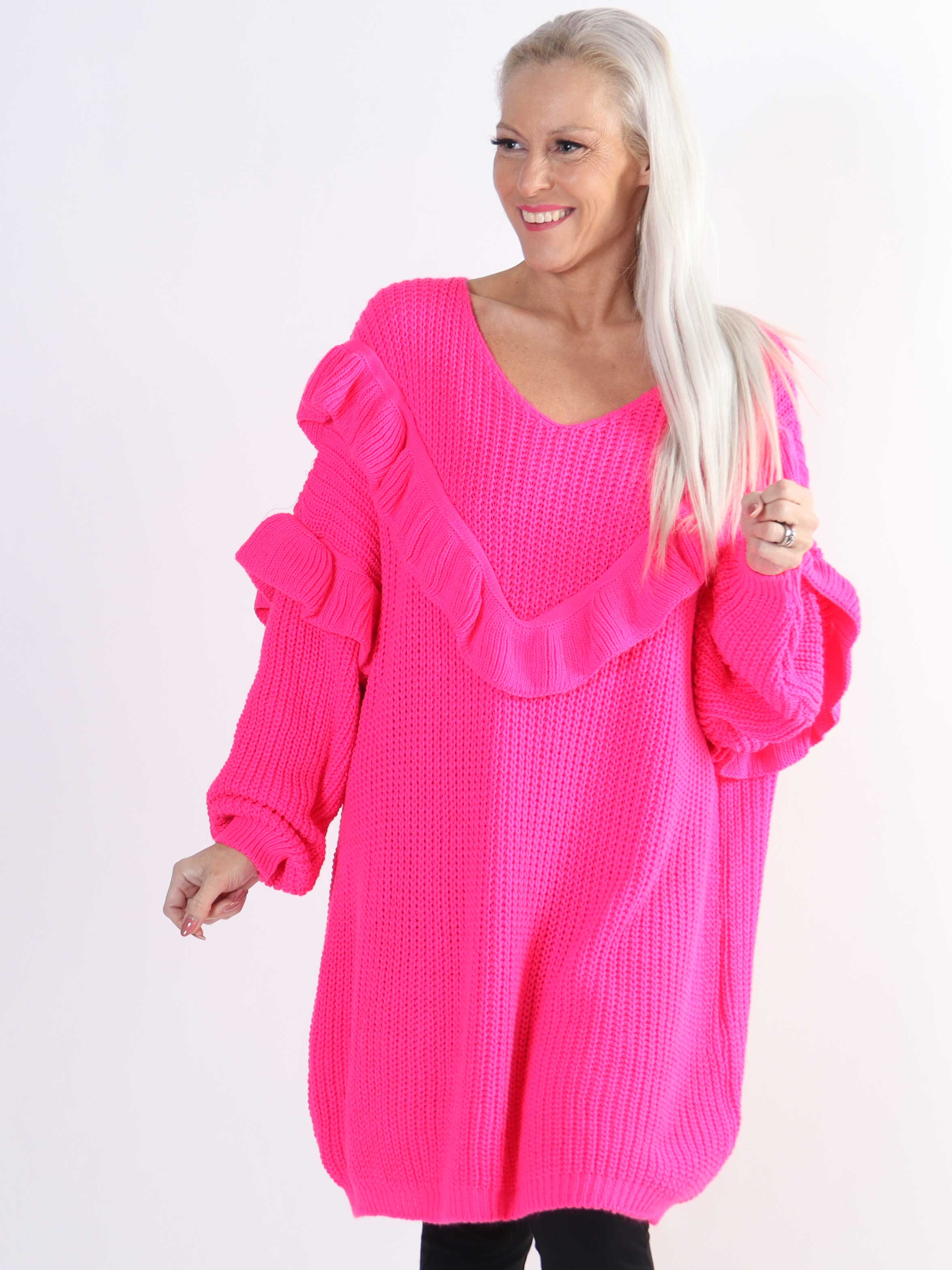 Ellis Dress - Lækker plus size strikkjole med fine flæsedetaljer